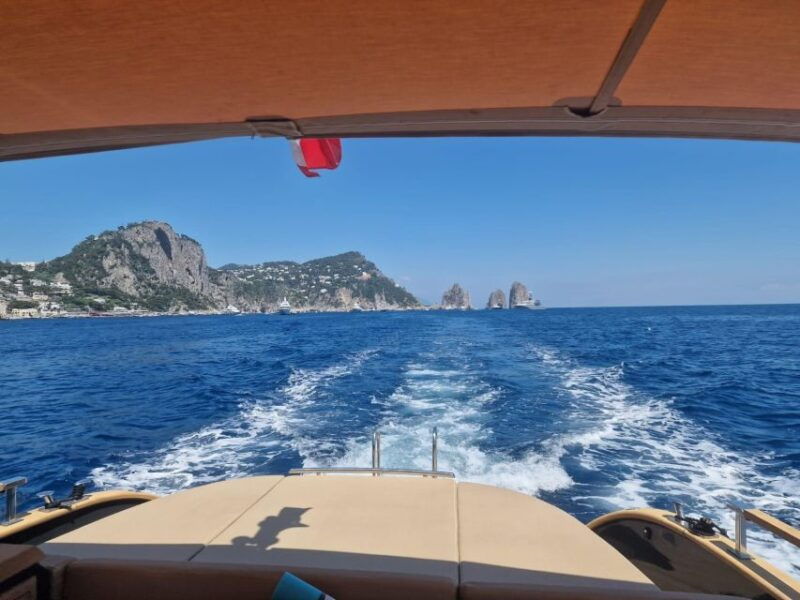 tour-capri-discover-the-island-of-vips-by-boat-5