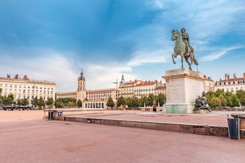 tour-with-an-actor-guide-the-revolution-and-the-end-of-lyon