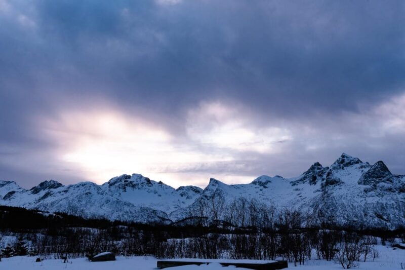 tromso-snowshoeing-excursion-to-view-point