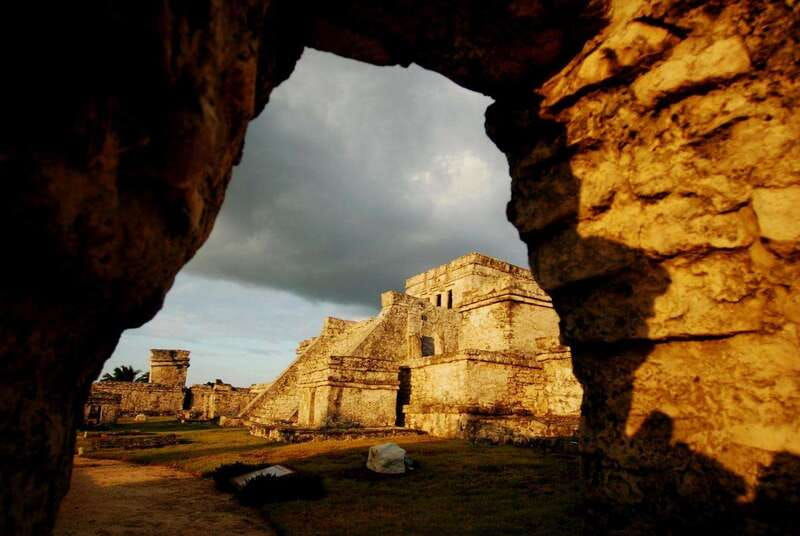 tulum-ruins-archaeological-zone-guided-walking-tour