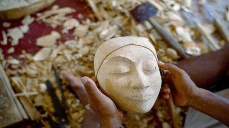 ubud-wood-carving-class-with-balinese-artisans