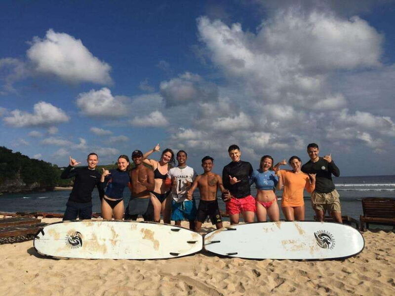 uluwatu-private-surf-lesson-with-surf-photos-video