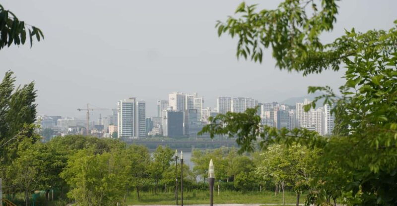 unique-native-experience-han-river-picnic-board-game-bbq