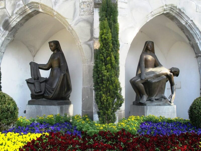 vaduz-surprise-walk-of-the-city-with-a-local
