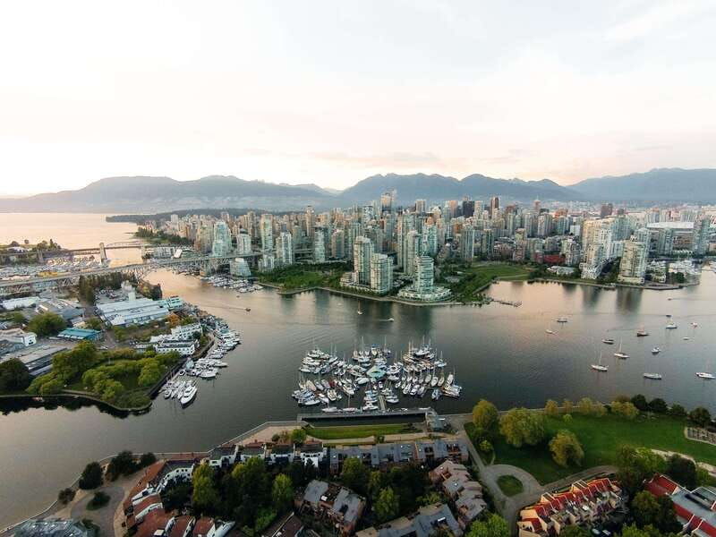 vancouver-city-granville-island-sightseeing-trolley-tour