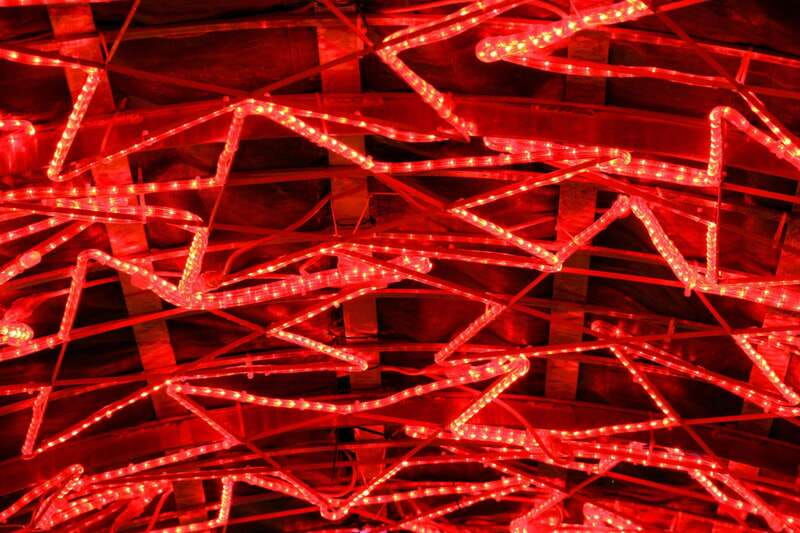 vancouvers-festive-shoreline-a-christmas-walking-tour