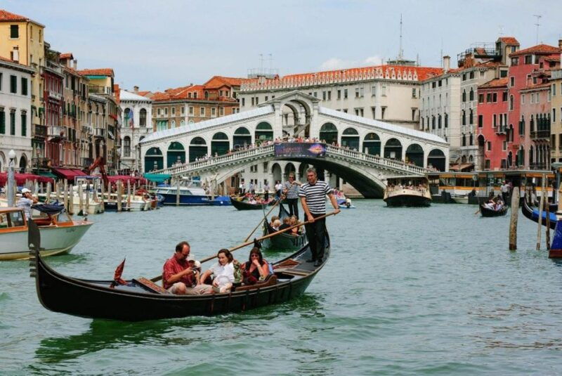 venice-gems-campo-santangelo-walk-gondola-ride