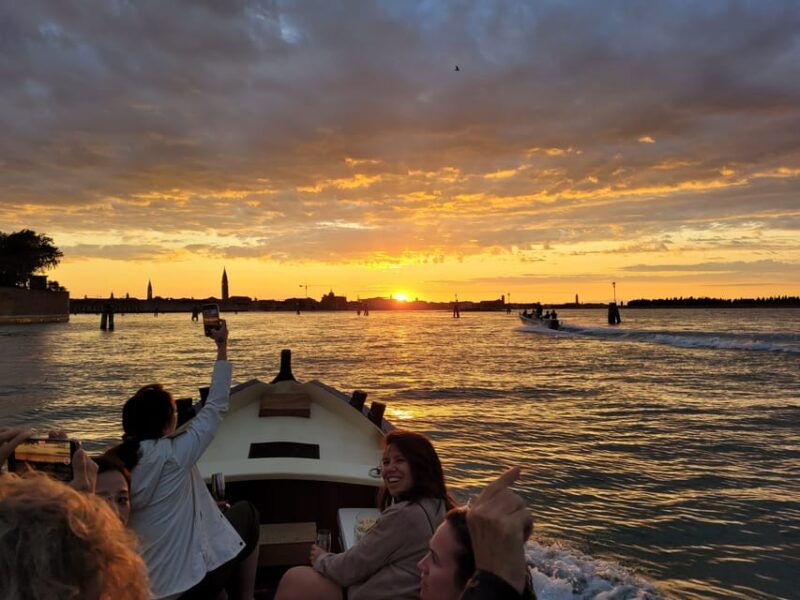 venice-hidden-canals-and-lagoon