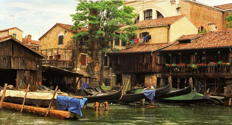 venice-historical-gondola-yard-private-tour