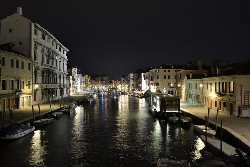 venice-private-after-dark-tour-and-gondola-ride-2
