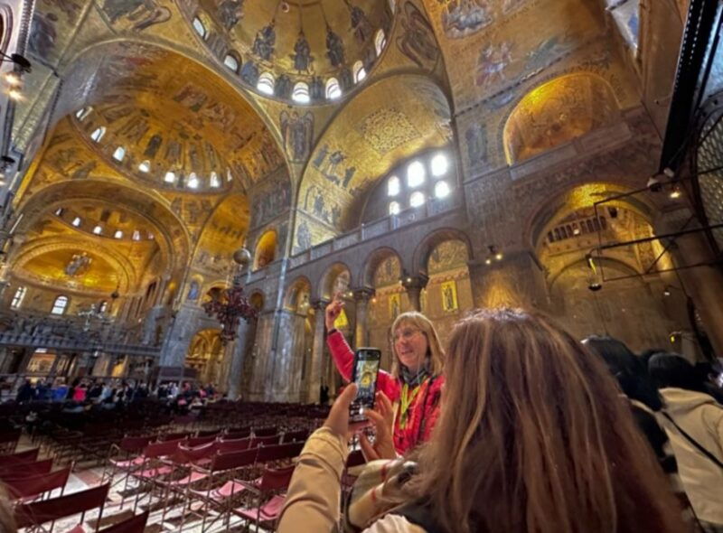 venice-st-marks-doges-palace-rialto-and-gondola-tour