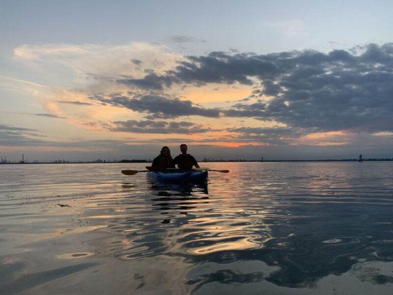 venice-sunset-kayak-tour-in-the-canals