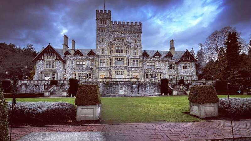 victoria-skywalk-hatley-castle-private-tour