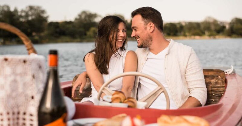 vienna-retro-boat-tour-on-the-danube-river-with-picnic