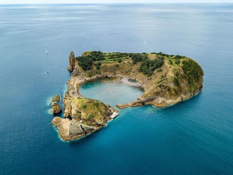 vila-franca-do-campo-boat-tour-around-ilheu