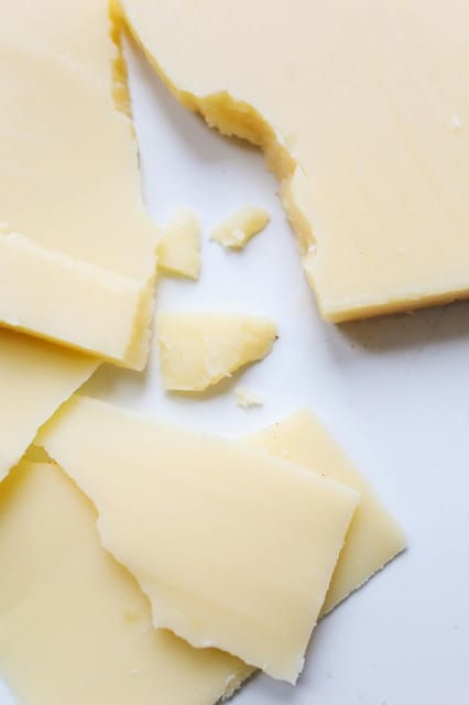 wine-tasting-and-cheese-platter