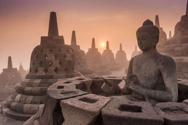 yogyakarta-borobudur-climb-up-and-prambanan-temple-tour