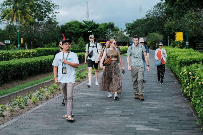 yogyakarta-borobudur-climb-up-selogriyo-rice-field-trekking