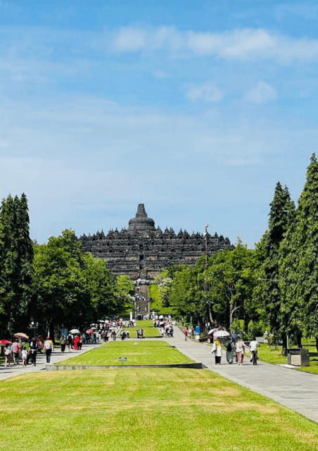 yogyakarta-borobudur-climbup-5-hours-tour-and-entry-ticket