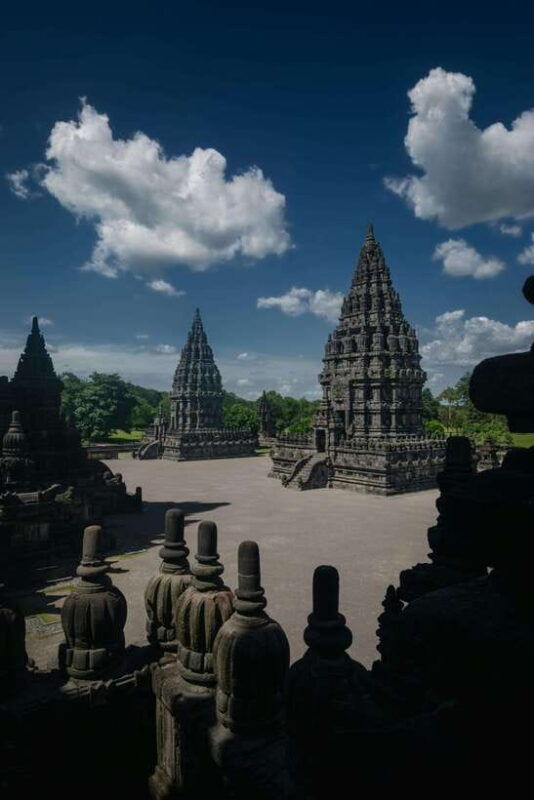 yogyakarta-prambanan-temple-cycling
