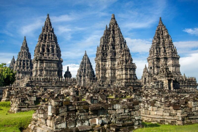 yogyakarta-private-car-charter-with-driver