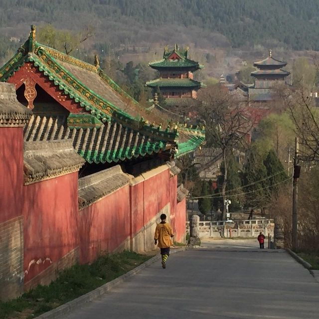 zhengzhou-private-guided-tour-transfer-to-shaolin-temple