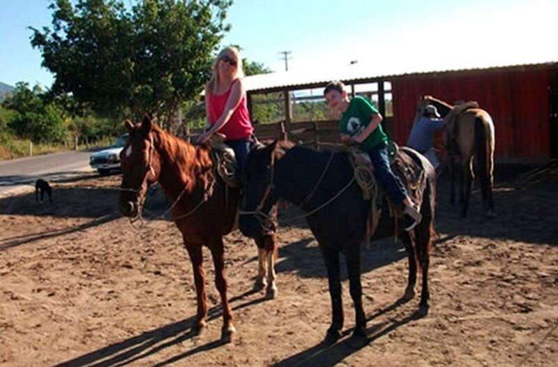 zihuatanejo-horseback-riding-on-the-beach