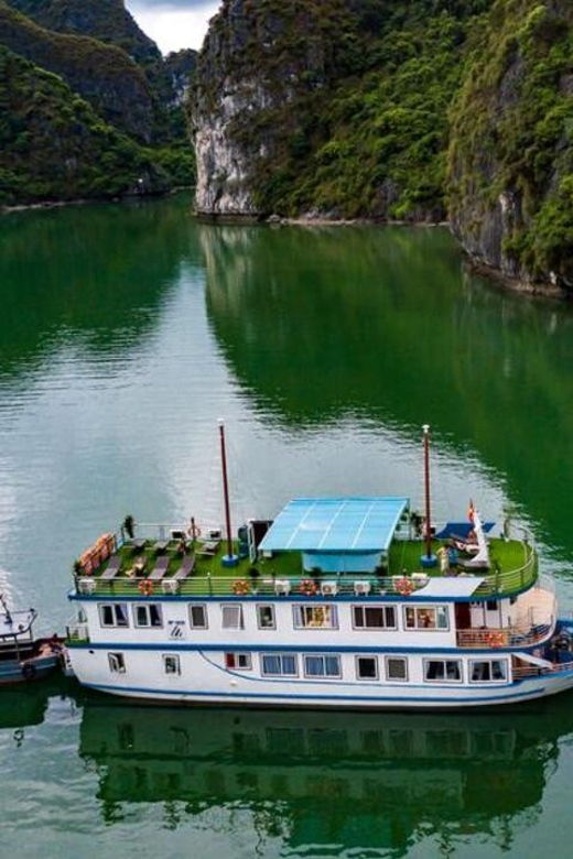 2days-1night-cruise-ha-noi-cat-ba-island-lan-ha-bay