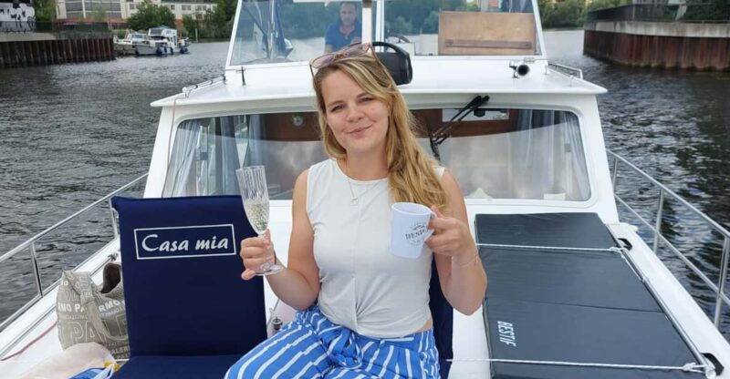 2-hours-private-harbor-and-castle-sightseeing-cruise