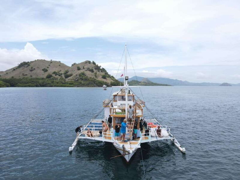 4-day-komodo-island-adventure-dragons-snorkeling-hiking