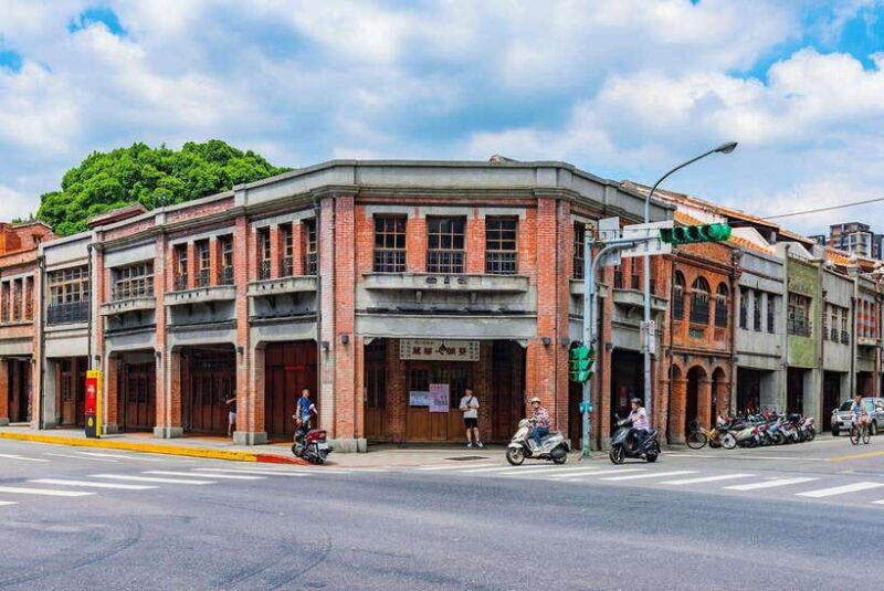 4-days-private-tour-taipei-jiufen-sun-moon-lake-taichung