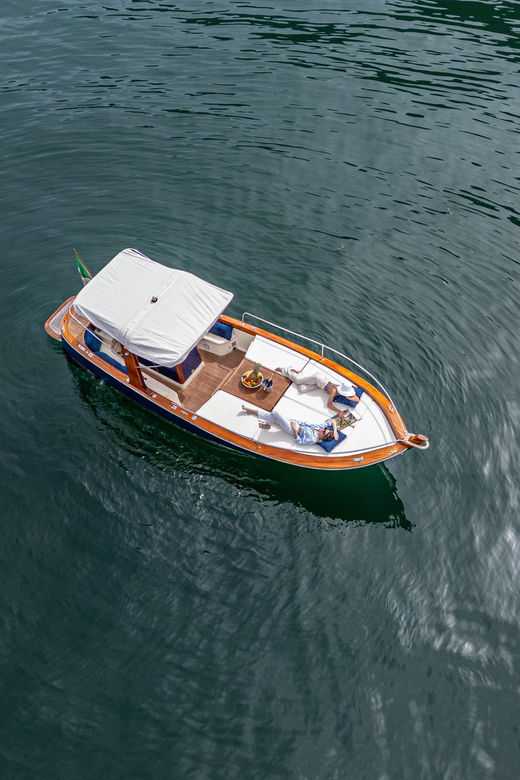 4-hours-private-boat-touron-como-lake-bellagio-wood-boat