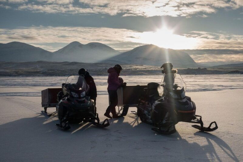 abisko-snowmobile-sled-expedition-with-snack-and-hot-drink