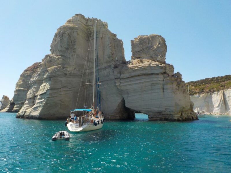 adamantas-milos-sightseeing-sailboat-cruise