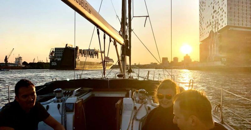 after-work-sailing-yacht-cruising-event-hamburg-elbe