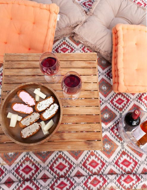 ancient-greek-wine-tasting-on-the-beach-with-a-sommelier