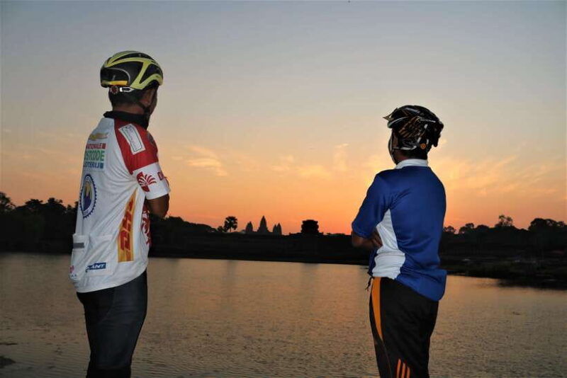 angkor-sunrise-expedition-cycling-through-serene-backroads