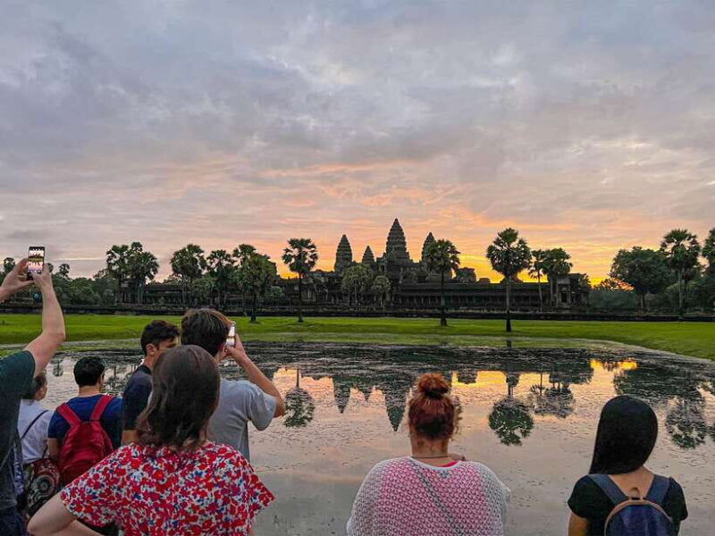 angkor-wat-sunrise-small-group-tour-tonle-sap-boat-sunset