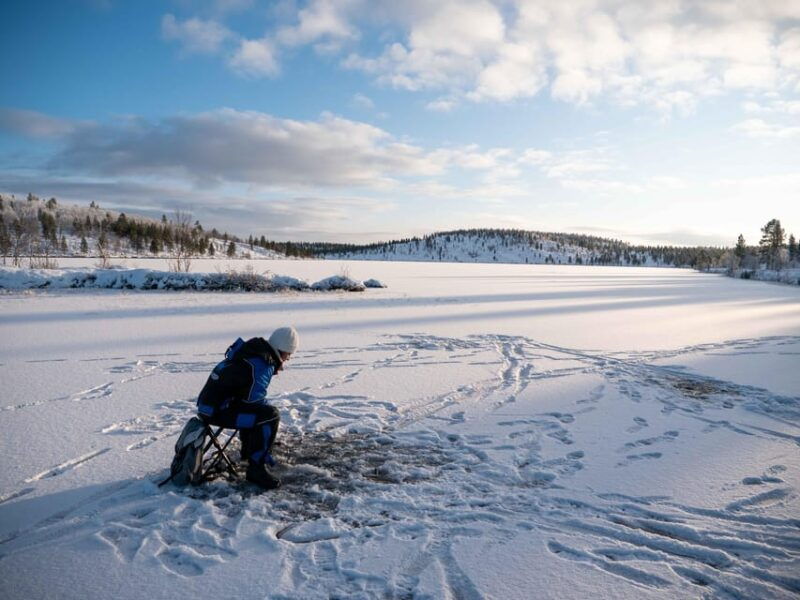 arctic-fishing-open-fire-cooking-2