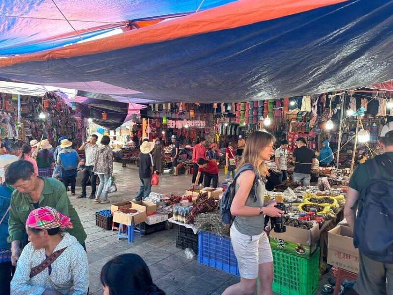 bac-ha-sun-day-market-group-tour