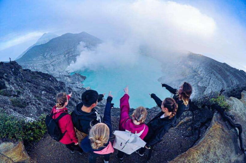 bali-or-banyuwangi-mount-ijen-blue-fire-hiking