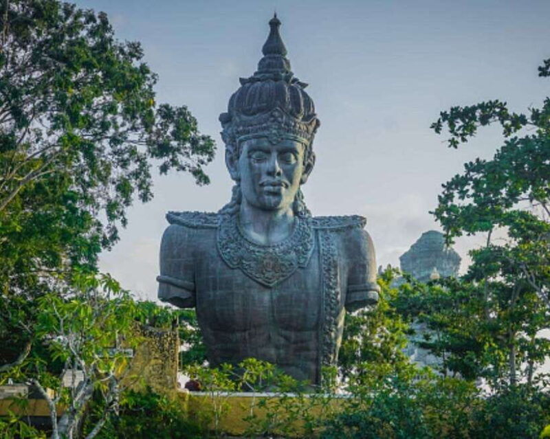 bali-private-sightseeing-nusa-dua-area-gwk-jimbaran-beach