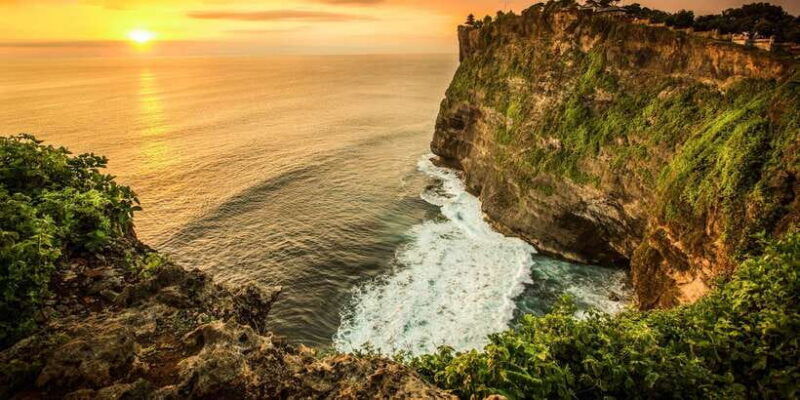bali-sunset-uluwatu-temple-kecak-dance-and-jimbaran-bay