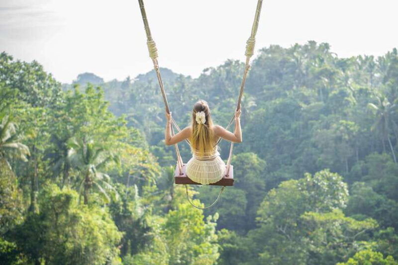 bali-waterfalls-rice-terrace-swing-with-photographer