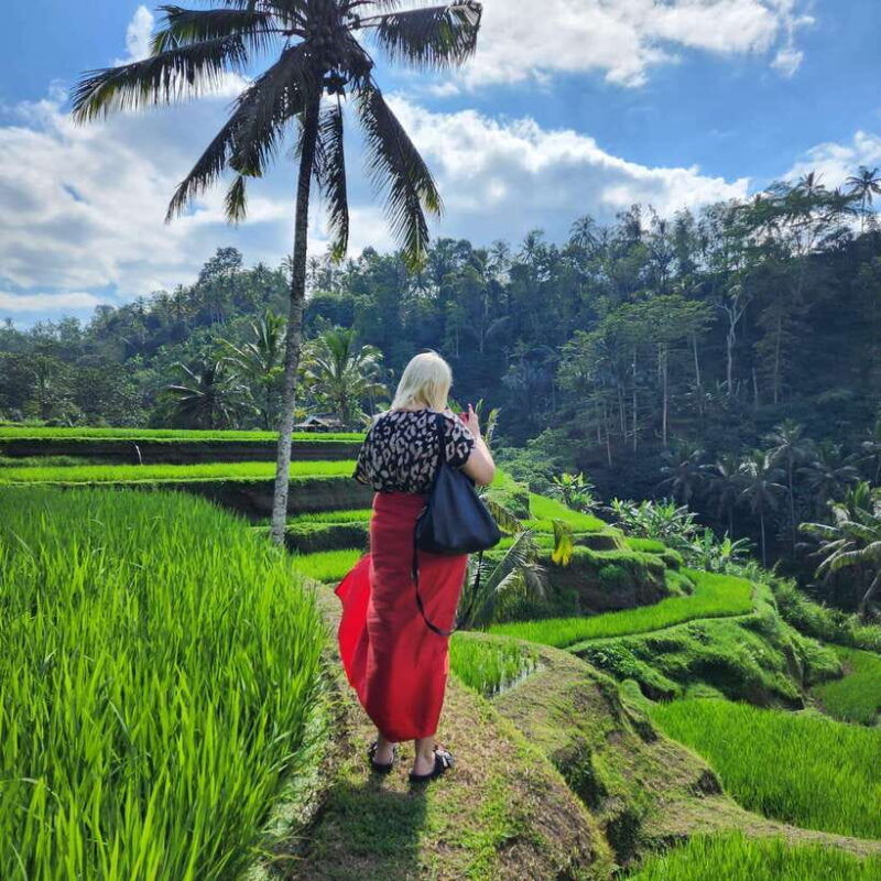 balinese-purification-at-holy-water-temple-with-local