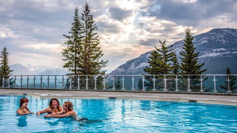 banff-gondola-hot-spring-and-three-lakes-tour