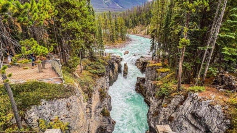 banff-lake-louise-moraine-emerald-lake-johnston-canyon-2