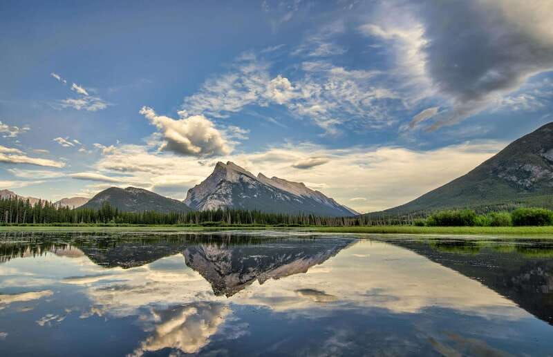 banff-tour-louise-emerald-lake-falls-and-johnston-canyon