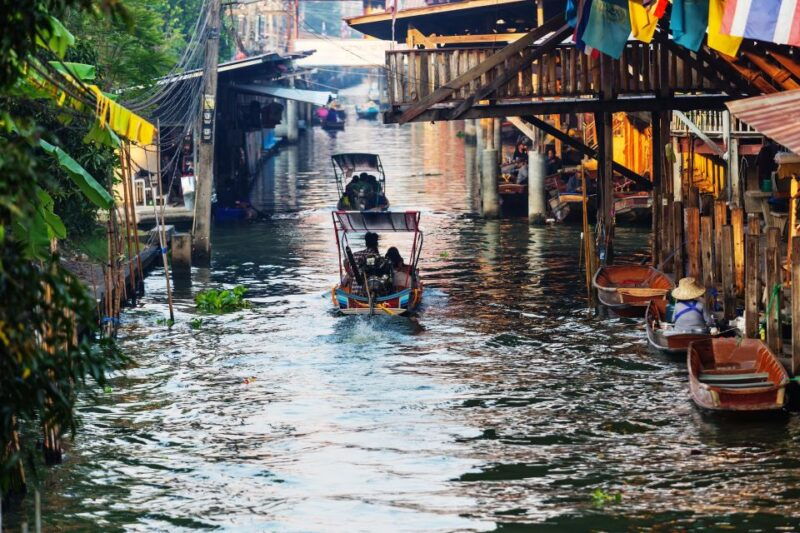 bangkok-damnoen-saduak-train-market-mahanakhon-day-trip