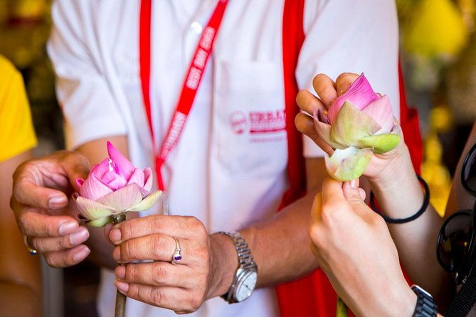 Bangkok Electric Tuk Tuk: Thonburi, Wang Lang & Food Tour - Savoring the Flavors at Wang Lang Market